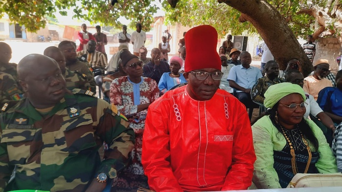 Calobone : une coopération civilo-traditionnelle au service de la jeunesse avec l’inauguration de la Bibliothèque Ekaïs Djibalène Calobone : une coopération civilo-traditionnelle au service de la jeunesse avec l’inauguration de la Bibliothèque Ekaïs Djibalène