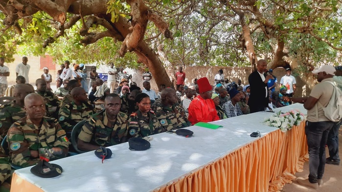 Calobone : une coopération civilo-traditionnelle au service de la jeunesse avec l’inauguration de la Bibliothèque Ekaïs Djibalène Calobone : une coopération civilo-traditionnelle au service de la jeunesse avec l’inauguration de la Bibliothèque Ekaïs Djibalène