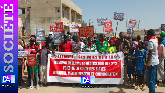 Yeumbeul: La jeunesse dans la rue pour réclamer ses 2 × 2 voies. Yeumbeul: La jeunesse dans la rue pour réclamer ses 2 × 2 voies.