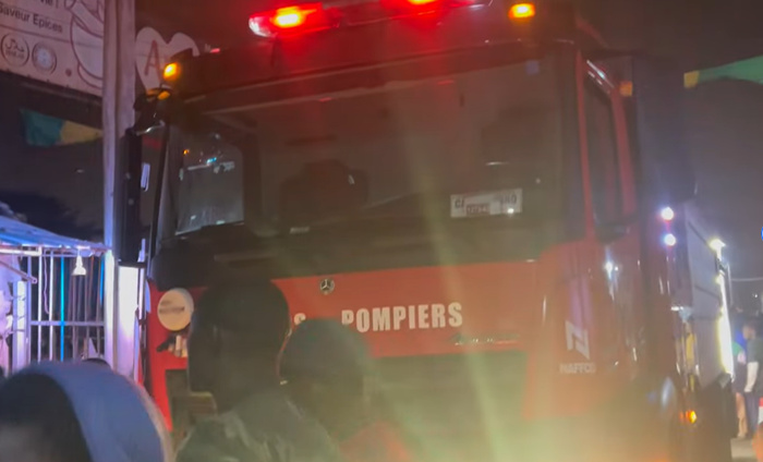 Incendie au marché Sam de Guédiawaye : plusieurs cantines réduites en cendres Incendie au marché Sam de Guédiawaye : plusieurs cantines réduites en cendres