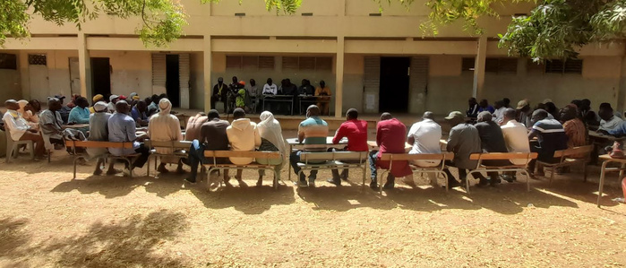 Crise dans le secteur éducatif: " Un État fort n’est pas celui qui sanctionne ses enseignants"( Sirakhata Guèye, Sg Saems Thiès) Crise dans le secteur éducatif: " Un État fort n’est pas celui qui sanctionne ses enseignants"( Sirakhata Guèye, Sg Saems Thiès)