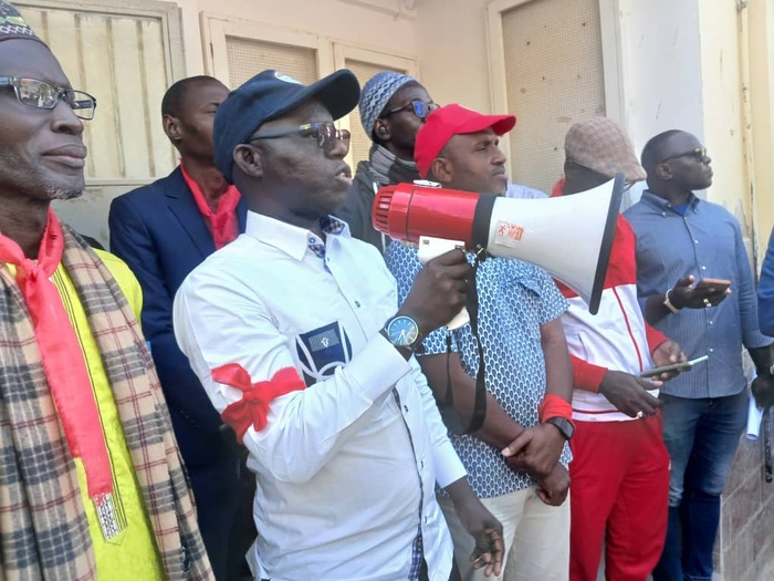 Saint Louis : les syndicats d'enseignants appellent à durcir le combat et dénoncent le discours anti-enseignant. Saint Louis : les syndicats d'enseignants appellent à durcir le combat et dénoncent le discours anti-enseignant.