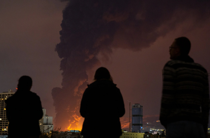 Scènes apocalyptiques à Téhéran: quatre dépôts pétroliers touchés