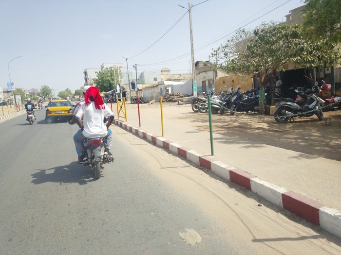 Kaolack- étroitesse des routes : les populations dénoncent l'installation des barrières de fer sur les abords... Kaolack- étroitesse des routes : les populations dénoncent l'installation des barrières de fer sur les abords...