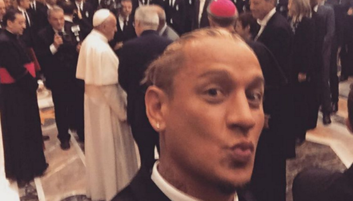 Mexès et le Pape : Le selfie qui choque l’Italie Mexès et le Pape : Le selfie qui choque l’Italie