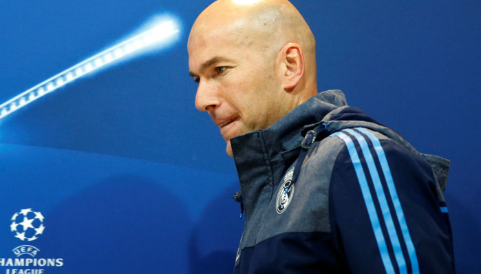 Zidane agacé par Deschamps