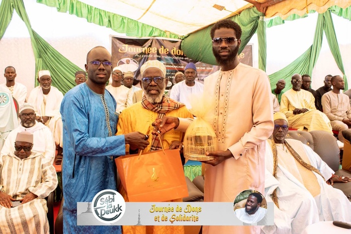 Journée de dons et de solidarité : Le président du Mouvement "Sébi la Deukk", Ameth Ndoye, distribue des kits alimentaires pour soulager les populations Journée de dons et de solidarité : Le président du Mouvement "Sébi la Deukk", Ameth Ndoye, distribue des kits alimentaires pour soulager les populations