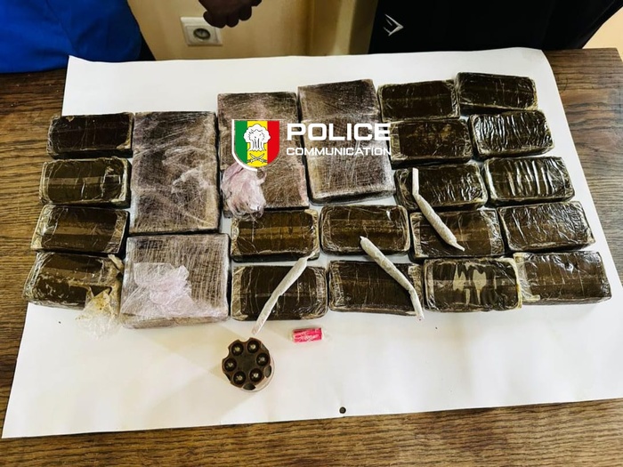 Saly : un vigile, 3 kg de haschich et une villa piégée… les dessous explosifs derrière les murs de la résidence "Les Cottages" Saly : un vigile, 3 kg de haschich et une villa piégée… les dessous explosifs derrière les murs de la résidence "Les Cottages"
