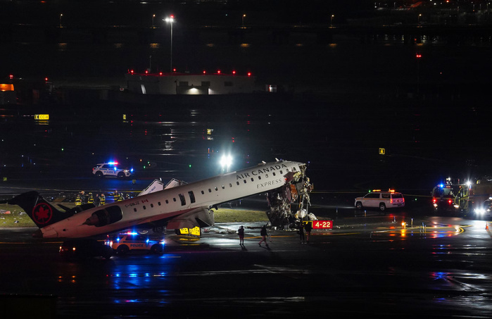 Un avion percute un camion de pompiers à l’aéroport de LaGuardia à New York: deux morts