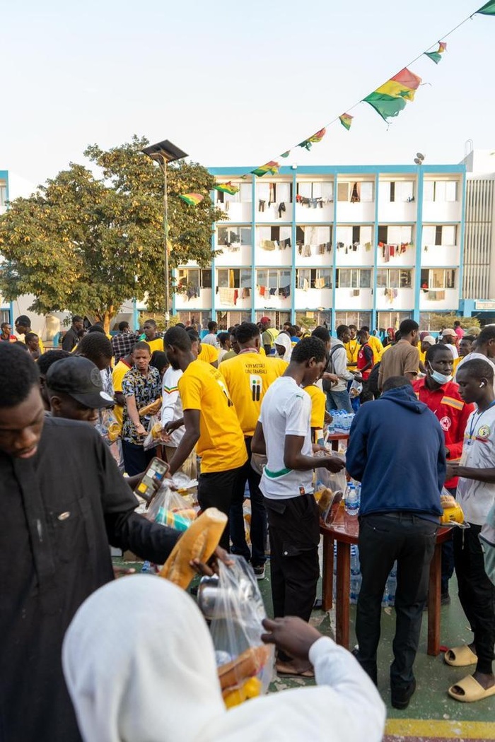 À Dakar, l’association caritative Domou Sénégal mobilise 115 bénévoles et distribue près de 7 000 kits de Ndogou pour renforcer le lien social À Dakar, l’association caritative Domou Sénégal mobilise 115 bénévoles et distribue près de 7 000 kits de Ndogou pour renforcer le lien social