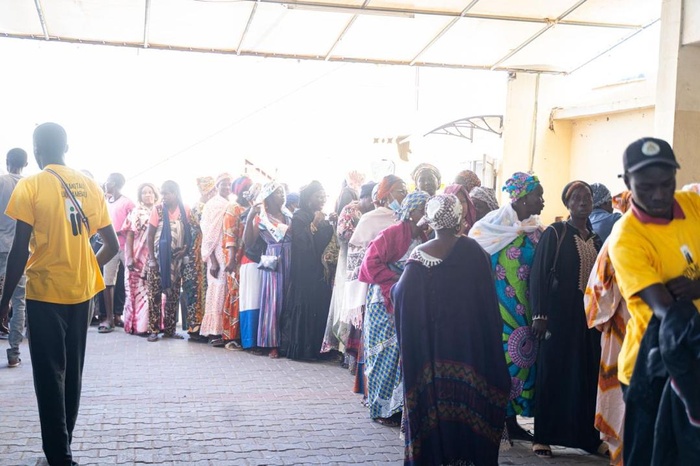 À Dakar, l’association caritative Domou Sénégal mobilise 115 bénévoles et distribue près de 7 000 kits de Ndogou pour renforcer le lien social À Dakar, l’association caritative Domou Sénégal mobilise 115 bénévoles et distribue près de 7 000 kits de Ndogou pour renforcer le lien social