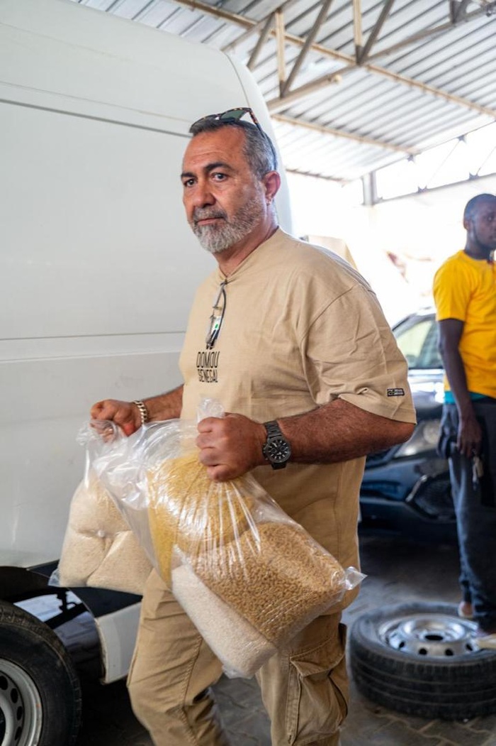 À Dakar, l’association caritative Domou Sénégal mobilise 115 bénévoles et distribue près de 7 000 kits de Ndogou pour renforcer le lien social