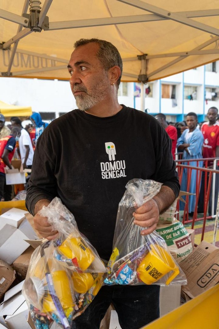 À Dakar, l’association caritative Domou Sénégal mobilise 115 bénévoles et distribue près de 7 000 kits de Ndogou pour renforcer le lien social