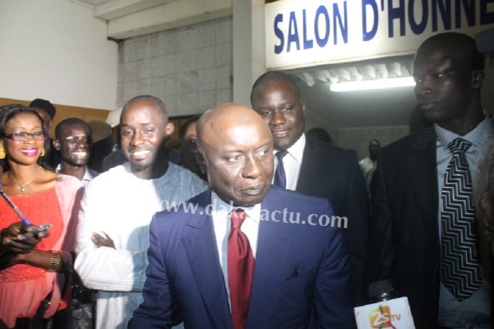 Venus chercher leur leader Idrissa Seck à l'aéroport : Thierno Bocoum et Yankhoba Diattara interdits d'accès au salon d'honneur