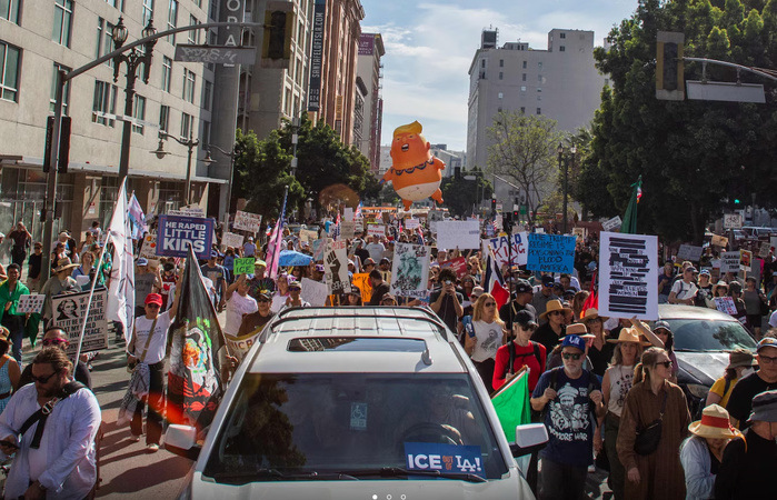 Un record: au moins 8 millions de personnes manifestent contre Trump à travers les États-Unis