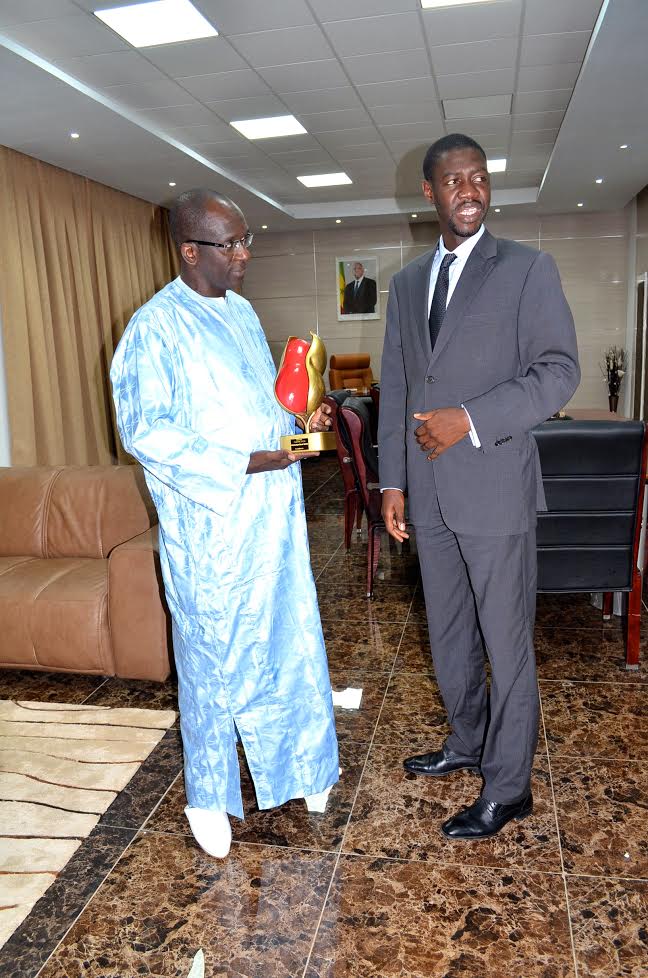 IMAGES : Le ministre Abdoulaye Diouf Sarr reçoit son "guerté d'or"
