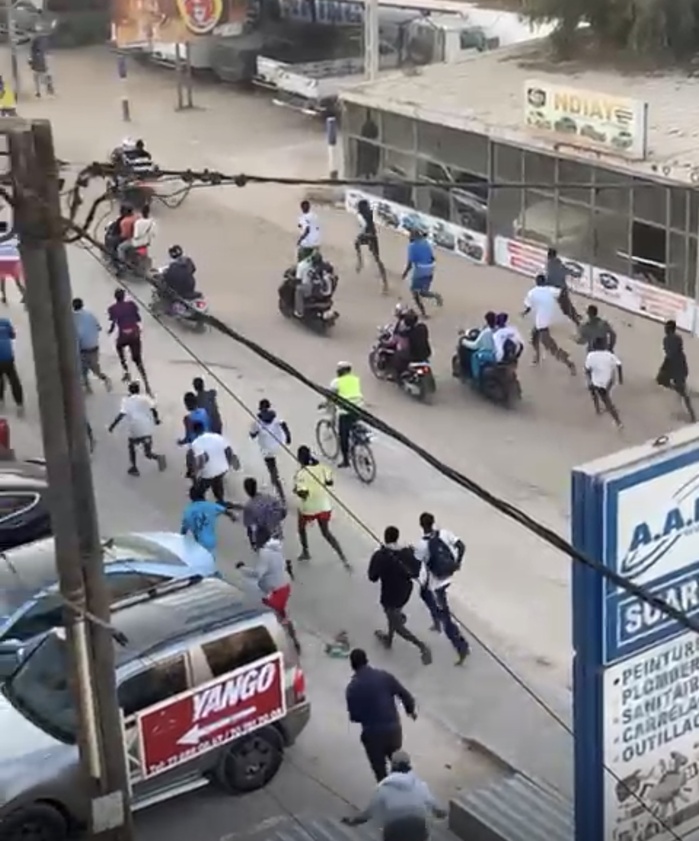 Violences après AS Pikine - GFC : le rond-point 26 pris d’assaut, la zone de Diamalaye sous le choc Violences après AS Pikine - GFC : le rond-point 26 pris d’assaut, la zone de Diamalaye sous le choc