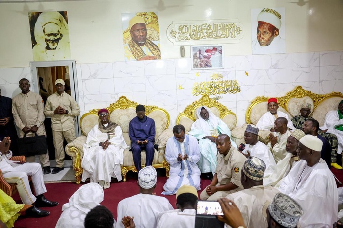 Thiès: Le président Diomaye reçu par le Khalife de Keur Mame El Hadji... Thiès: Le président Diomaye reçu par le Khalife de Keur Mame El Hadji...