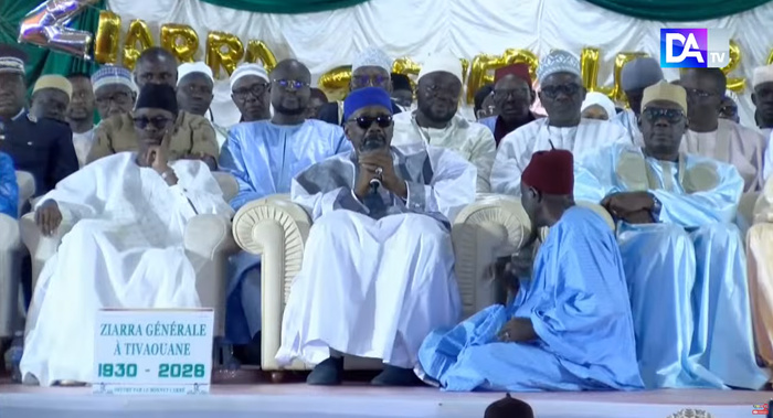 Ziarra Générale : Le Khalife général des Tidjanes prie pour la paix au Moyen-Orient Ziarra Générale : Le Khalife général des Tidjanes prie pour la paix au Moyen-Orient