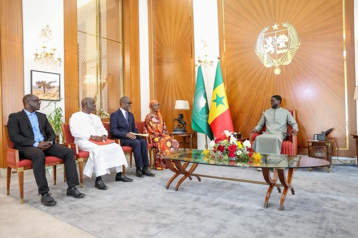 Centenaire du Président Abdoulaye Wade : Bassirou Diomaye Faye reçoit une délégation du Parti démocratique sénégalais au Palais Centenaire du Président Abdoulaye Wade : Bassirou Diomaye Faye reçoit une délégation du Parti démocratique sénégalais au Palais