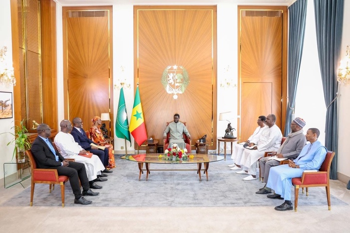 Centenaire du Président Abdoulaye Wade : Bassirou Diomaye Faye reçoit une délégation du Parti démocratique sénégalais au Palais Centenaire du Président Abdoulaye Wade : Bassirou Diomaye Faye reçoit une délégation du Parti démocratique sénégalais au Palais