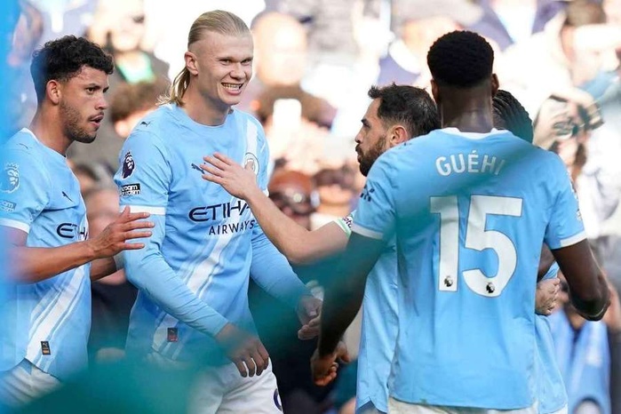 Premier League : Manchester City bat Arsenal et relance la course au titre Premier League : Manchester City bat Arsenal et relance la course au titre