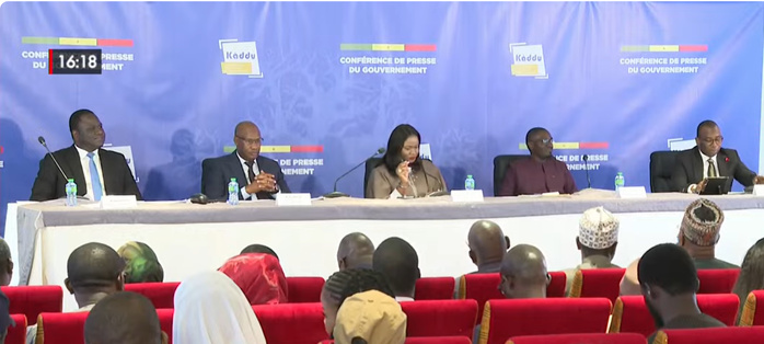 Conférence du gouvernement : le pacte social, l’éducation, la santé et les infrastructures au cœur des échanges Conférence du gouvernement : le pacte social, l’éducation, la santé et les infrastructures au cœur des échanges