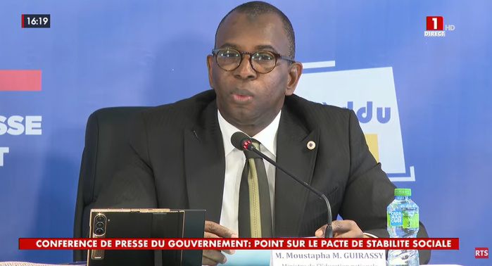 Conférence de presse du Gouvernement / Éducation : Moustapha Guirassy prône le dialogue avec les syndicats pour préserver l’année scolaire Conférence de presse du Gouvernement / Éducation : Moustapha Guirassy prône le dialogue avec les syndicats pour préserver l’année scolaire