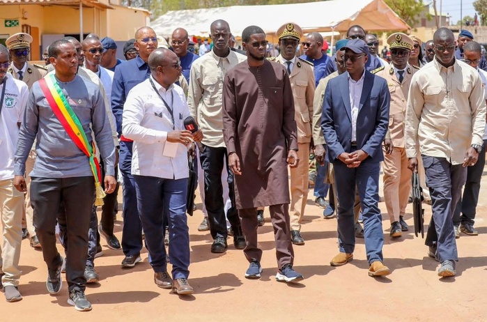 Tournée économique à Kolda : Le président Bassirou Diomaye Faye visite l'usine de coton de la SODEFITEX de vélingara et promet... Tournée économique à Kolda : Le président Bassirou Diomaye Faye visite l'usine de coton de la SODEFITEX de vélingara et promet...