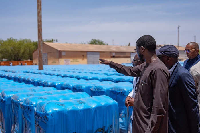 Tournée économique à Kolda : Le président Bassirou Diomaye Faye visite l'usine de coton de la SODEFITEX de vélingara et promet... Tournée économique à Kolda : Le président Bassirou Diomaye Faye visite l'usine de coton de la SODEFITEX de vélingara et promet...