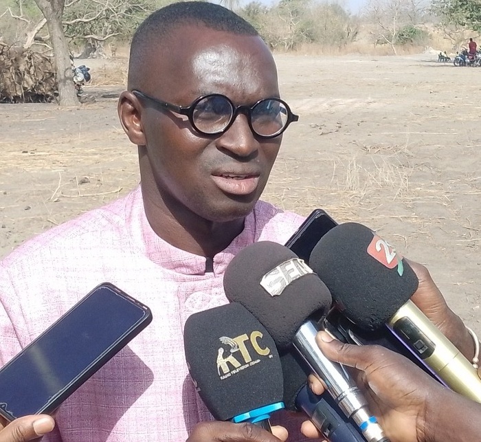 ‎Tournée économique à Kolda / Kabir Kane (président du conseil départemental de la jeunesse/MYF) : "Nous déplorons le déplacement du président en hélicoptère pour visiter notre département..."