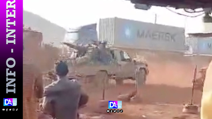 Mali: combats en cours à Bamako et dans l'intérieur du pays entre l'armée et des "groupes terroristes" (armée) Mali: combats en cours à Bamako et dans l'intérieur du pays entre l'armée et des "groupes terroristes" (armée)