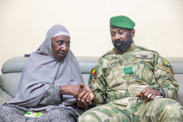 Mali: le chef de la junte réapparaît pour la première fois depuis les attaques meurtrières Mali: le chef de la junte réapparaît pour la première fois depuis les attaques meurtrières