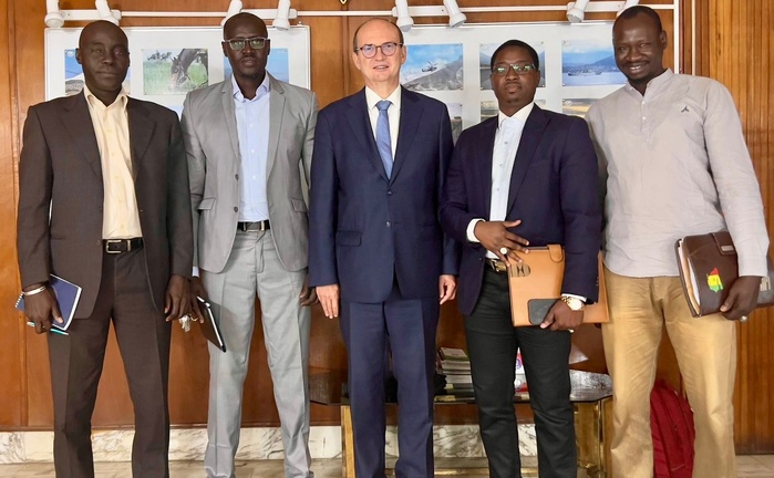 Enseignement du russe au Sénégal : L’ambassadeur Dmitry Kourakov reçoit l’APRUS et promet un accompagnement Enseignement du russe au Sénégal : L’ambassadeur Dmitry Kourakov reçoit l’APRUS et promet un accompagnement
