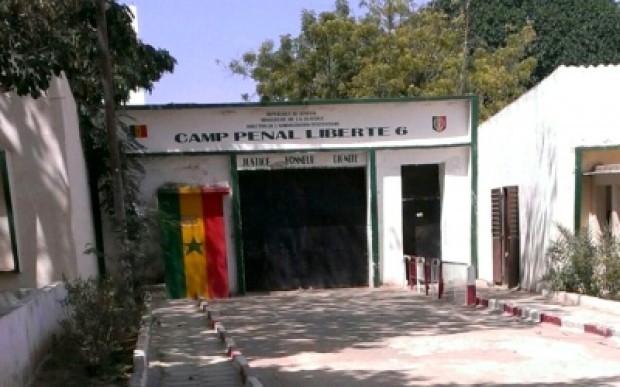Prison : Camp Pénal, Fort B et  Cap-Manuel : 220 logements de fonction squattés par des retraités