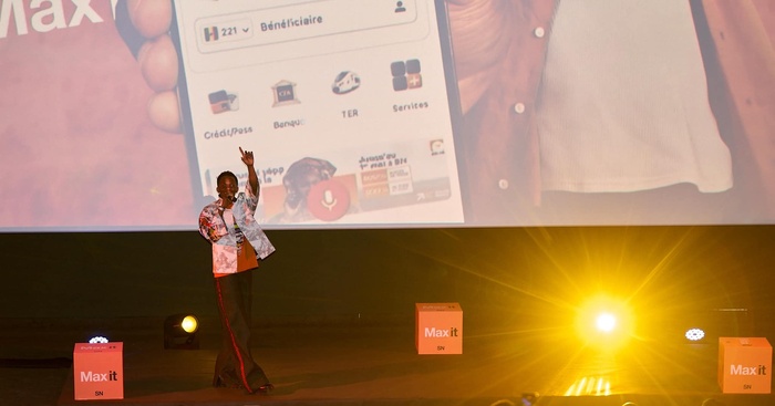 Orange Sénégal lance une nouvelle version de Max it et mise sur Samba Peuzzi pour séduire la jeunesse