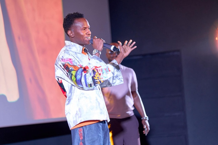 Orange Sénégal lance une nouvelle version de Max it et mise sur Samba Peuzzi pour séduire la jeunesse