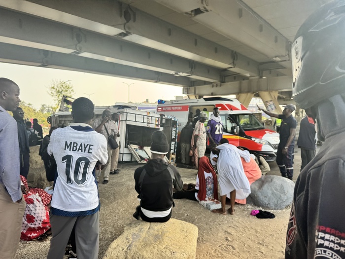 Accident à Pikine : Un « Ndiaga Ndiaye » se renverse au rond-point EDK, plusieurs blessés Accident à Pikine : Un « Ndiaga Ndiaye » se renverse au rond-point EDK, plusieurs blessés