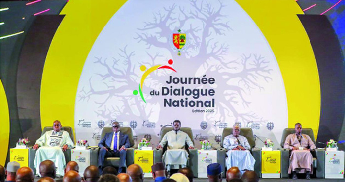 Au Palais, on dialogue. Dehors, on attend Au Palais, on dialogue. Dehors, on attend