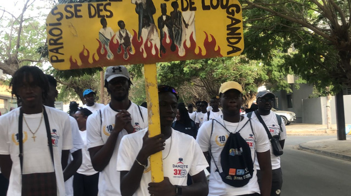 138e Pèlerinage de Popenguine: Revivez le depart des marcheurs de la Paroisse des Martyrs de l'Ouganda