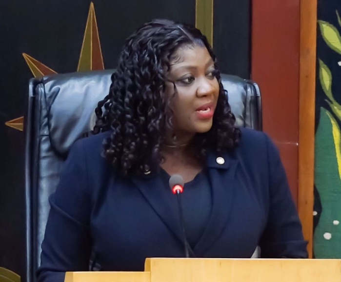Sira Ndiaye, ancienne vice-présidente de l’AN : « Il n’existe aucun moyen légal de faire siéger Ousmane Sonko à l’Assemblée nationale » Sira Ndiaye, ancienne vice-présidente de l’AN : « Il n’existe aucun moyen légal de faire siéger Ousmane Sonko à l’Assemblée nationale »