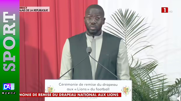 COUPE DU MONDE 2026 – Koulibaly recevant le drapeau des mains du chef de l’Etat : « Nous ferons tout pour vous faire honneur...» COUPE DU MONDE 2026 – Koulibaly recevant le drapeau des mains du chef de l’Etat : « Nous ferons tout pour vous faire honneur...»