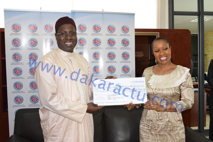 Protection des données personnelles : L’ARTP vient en appui à la CDP avec un chèque de 25 millions Protection des données personnelles : L’ARTP vient en appui à la CDP avec un chèque de 25 millions