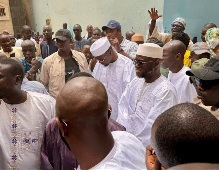 Deuil à Touba / Ousmane Sonko et El Malick Ndiaye  venus présenter leurs condoléances,  reçus par le khalife et par Serigne Bass Ibn Serigne Saliou