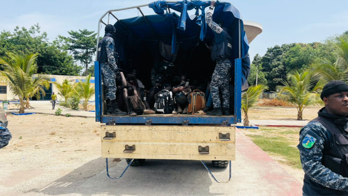Ziguinchor : une pirogue de migrants interceptée à Elinkine, 35 personnes arrêtées Ziguinchor : une pirogue de migrants interceptée à Elinkine, 35 personnes arrêtées