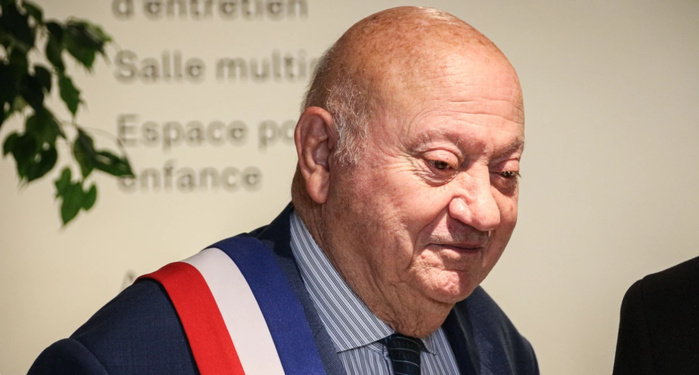 Mort d'André Santini, maire d'Issy, ancien ministre et figure truculente du centrisme