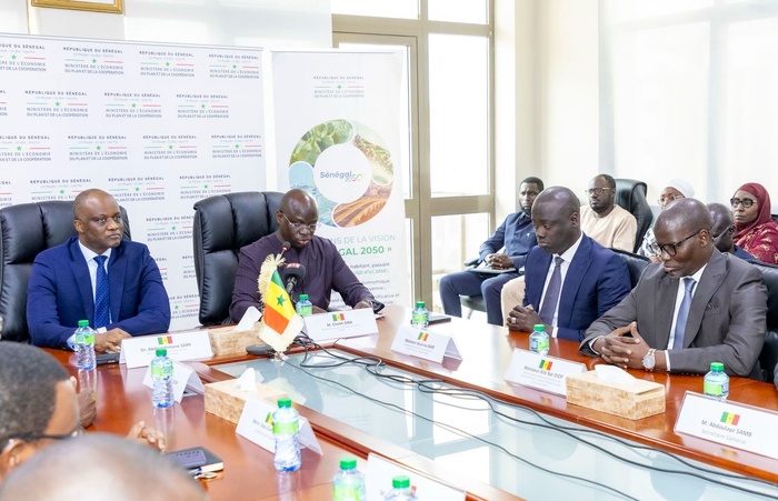 Passation de service au MEFP / Cheikh Diba fixe le cap : « La finalité de l’action économique ne se résume pas à la gestion des chiffres…mais de répondre aux attentes des citoyens » Passation de service au MEFP / Cheikh Diba fixe le cap : « La finalité de l’action économique ne se résume pas à la gestion des chiffres…mais de répondre aux attentes des citoyens »