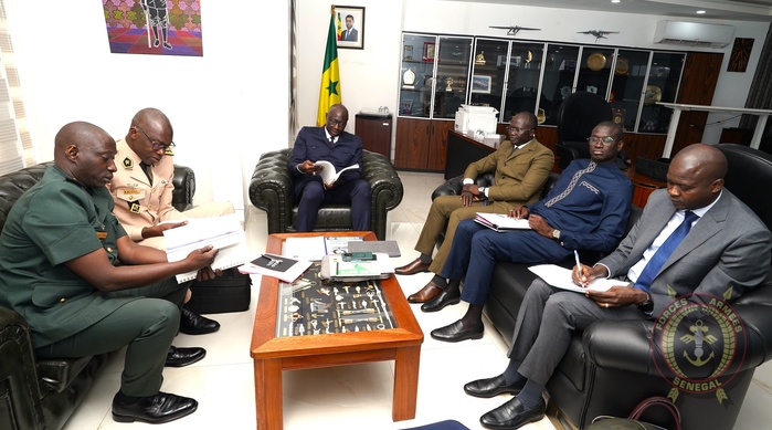 Passation de service au ministère des Forces armées : Général Birame Diop met en avant son bilan, Yankhoba Diémé promet de renforcer l’action sociale Passation de service au ministère des Forces armées : Général Birame Diop met en avant son bilan, Yankhoba Diémé promet de renforcer l’action sociale