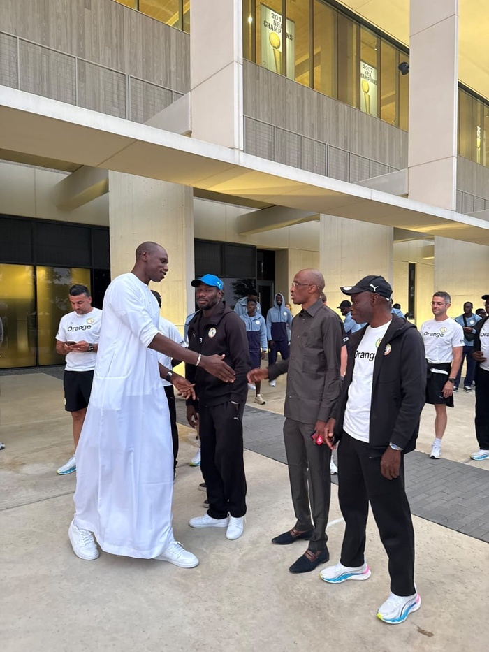 San Antonio / Le beau geste de Gorgui Dieng pour les Lions du football sénégalais San Antonio / Le beau geste de Gorgui Dieng pour les Lions du football sénégalais