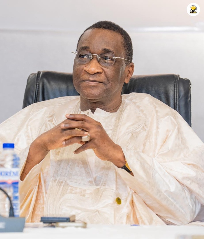 Racine SY invite les acteurs politiques à consolider la paix sociale pour attirer les investissements... Racine SY invite les acteurs politiques à consolider la paix sociale pour attirer les investissements...